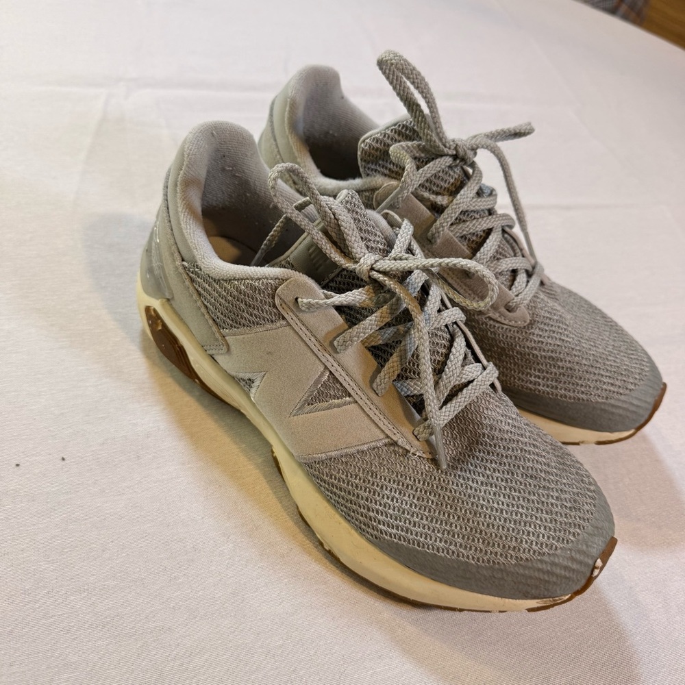 New Balance Big Kid Size 5W Athleisure Sporty Running Shoes Gray Performance EUC